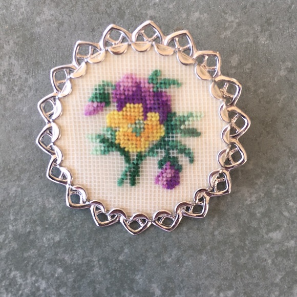 3/$10 Flower brooch pin needle point flower silver - Picture 1 of 13